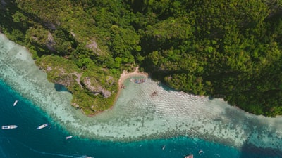 海滩鸟瞰图